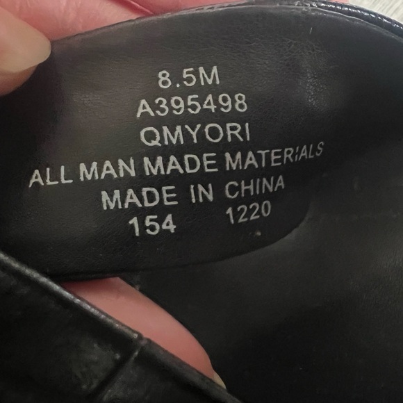 Marc Fisher Yori Crocodile Embossed Faix Leather Black Sandal. Size 8.5 - Picture 7 of 7